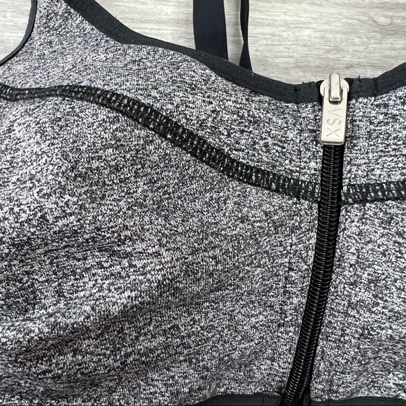 Victoria's Secret VSX Knockout Front Zip Sports Bra 32D Gray Black Padded - Picture 3 of 9